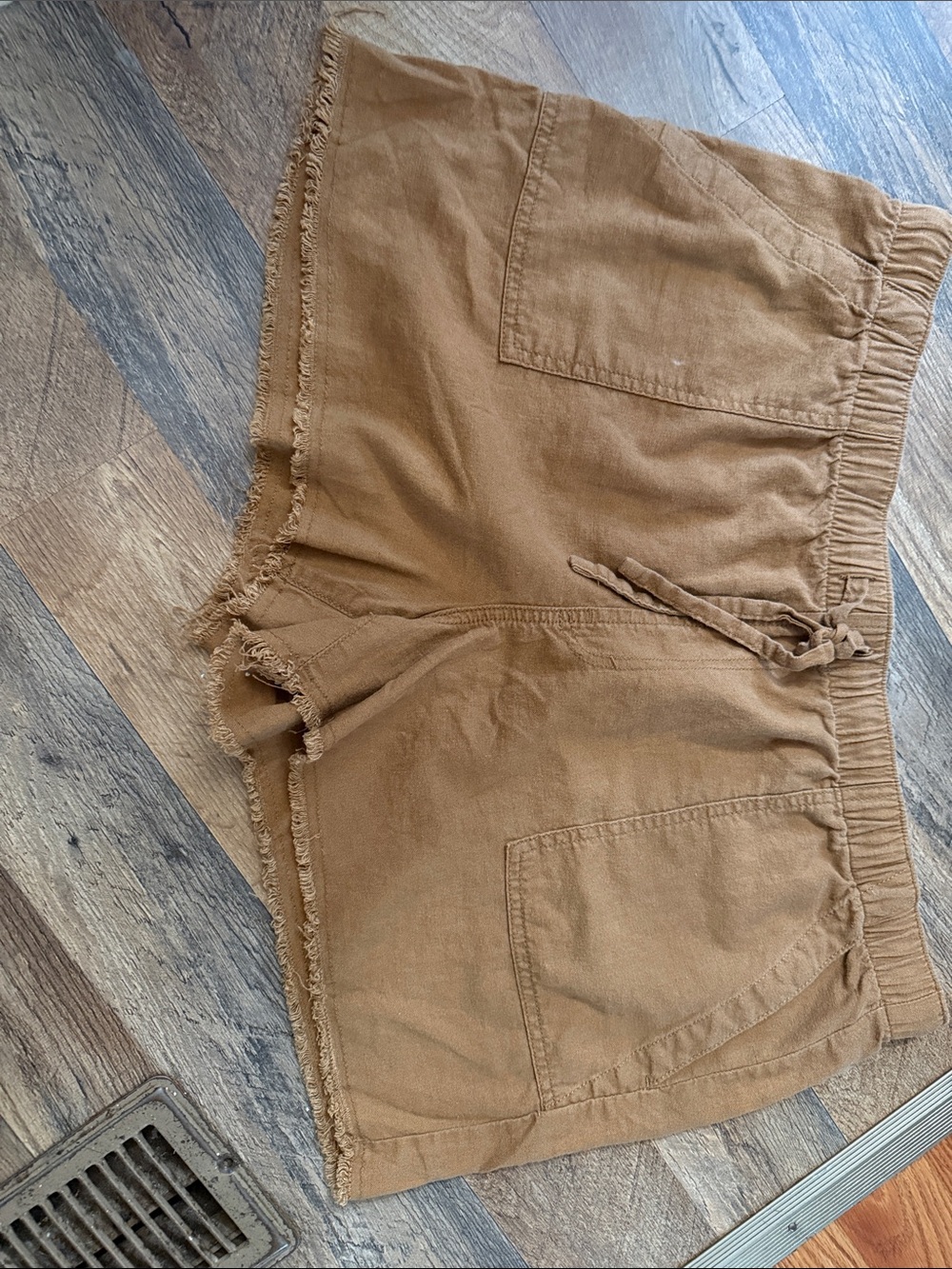 a.n.a Frayed Hem Drawstring Shorts in Brown